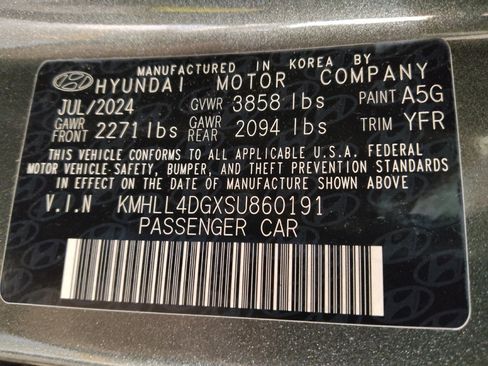 Used 2025 Hyundai Elantra SE FWD image 33