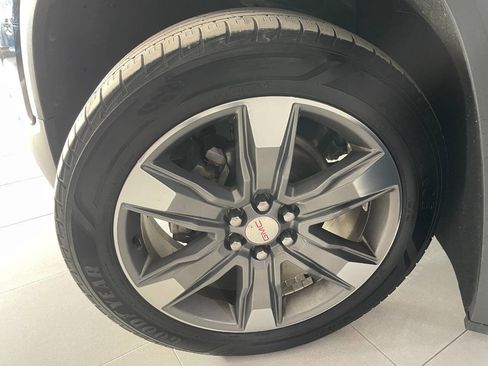 Used 2018 GMC Acadia SLT w/ LPO, Black Accent Package image 12