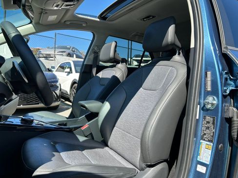 Used 2023 Kia Niro Wave image 37