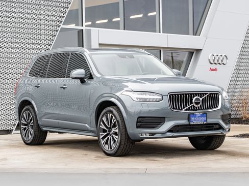 Used 2022 Volvo XC90 T5 Momentum w/ Climate Package image 1