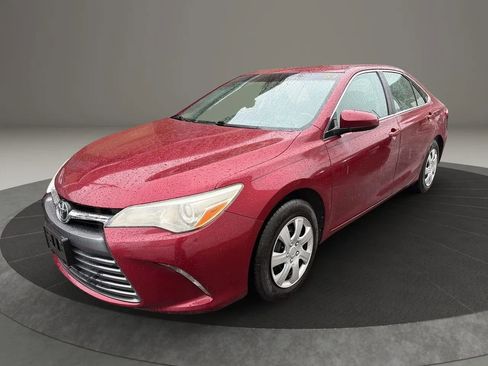 Used 2015 Toyota Camry LE FWD image 1
