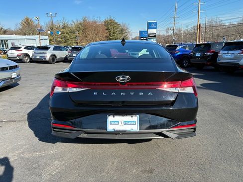 Used 2023 Hyundai Elantra SEL w/ Convenience Package image 6