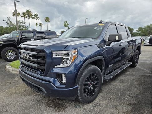 Used 2022 GMC Sierra 1500 Elevation w/ LPO, Elevation Black Package RWD image 3