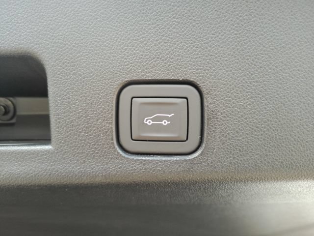 Used 2026 GMC Acadia Elevation w/ Elevation Premium Package FWD image 31