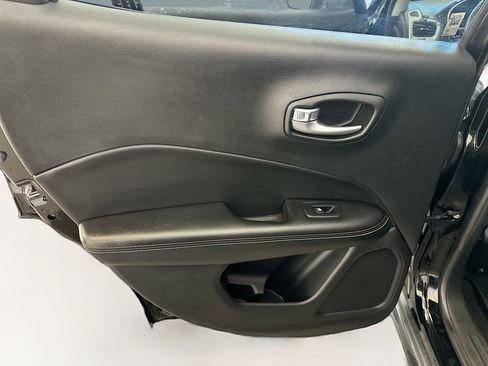 Used 2017 Jeep Compass Latitude AWD/4WD image 26