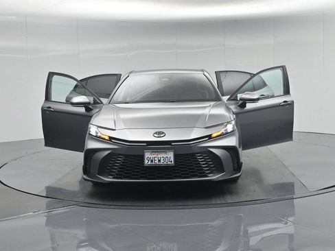 Used 2025 Toyota Camry SE FWD image 33