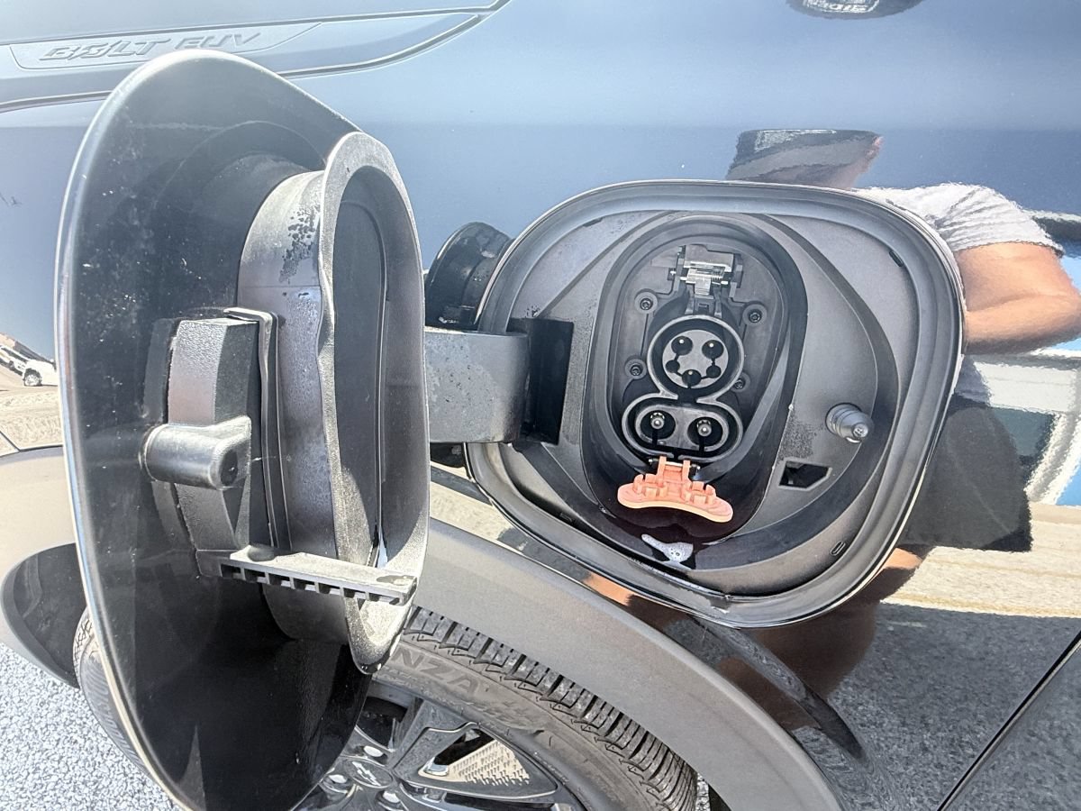 Used 2023 Chevrolet Bolt EUV Premier w/ Sun & Sound Package FWD image 15