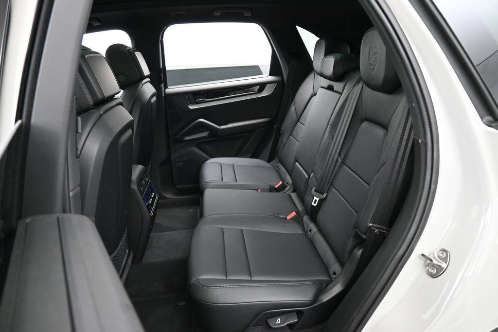 Certified 2026 Porsche Cayenne E-Hybrid AWD/4WD image 25