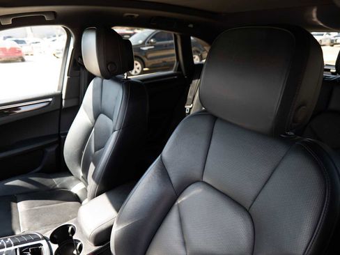 Used 2017 Porsche Macan image 11