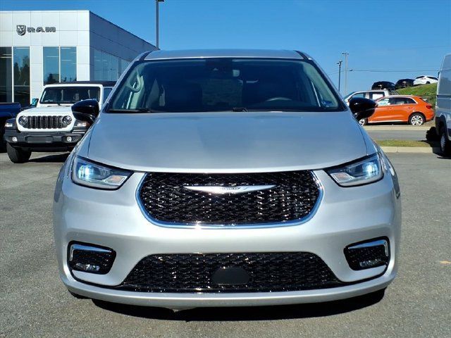 Used 2024 Chrysler Pacifica Touring-L FWD image 12