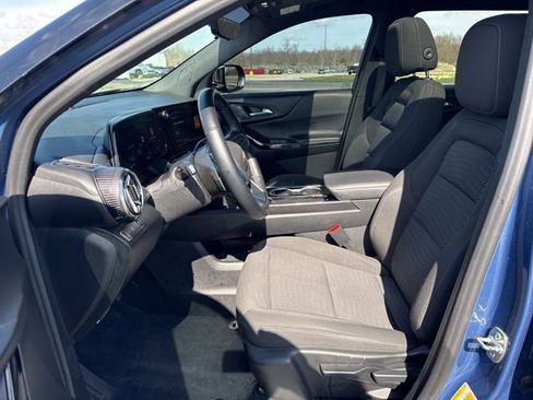 Used 2025 Chevrolet Equinox LT w/ Safety and Technology Package image 7