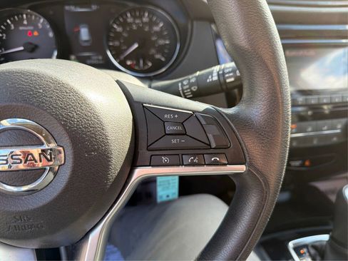 Used 2017 Nissan Rogue S image 34