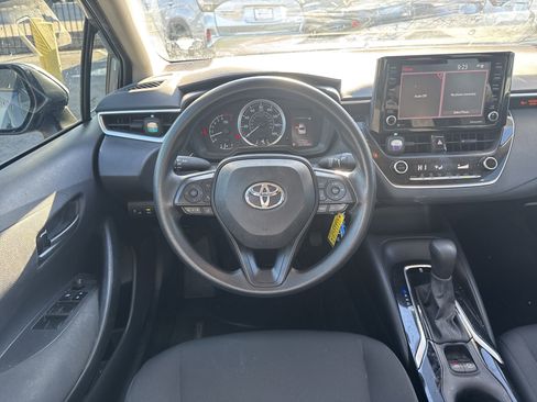 Used 2022 Toyota Corolla LE image 11