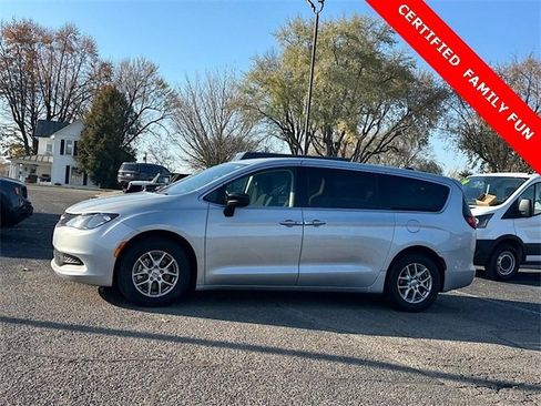 Used 2024 Chrysler Voyager LX image 4