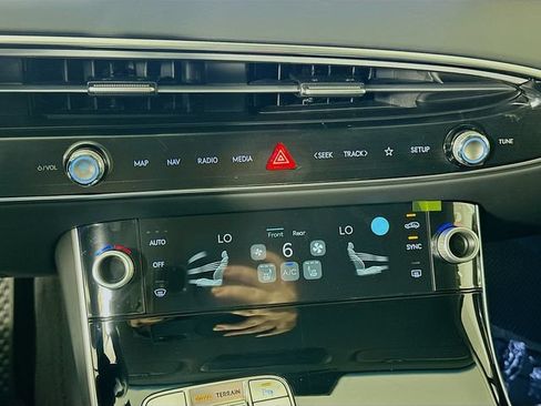 New 2026 Genesis GV70 2.5T AWD/4WD image 14