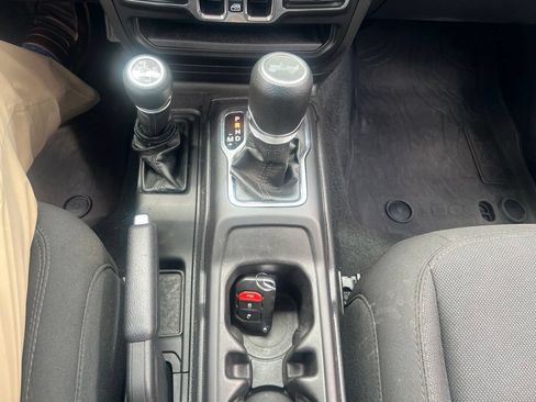 Used 2023 Jeep Wrangler Unlimited AWD/4WD image 34