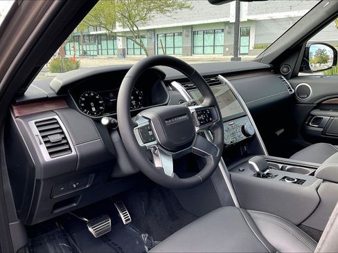 New 2026 Land Rover Discovery Dynamic SE AWD/4WD image 12