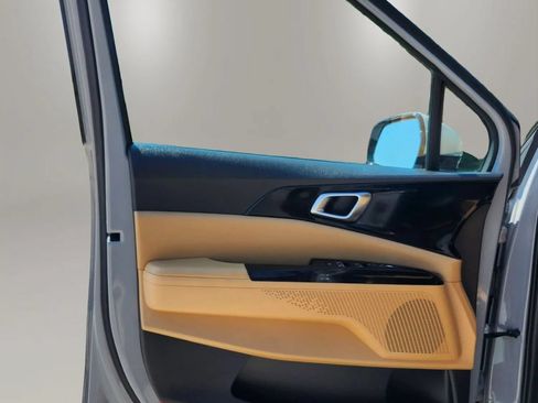 Used 2024 Kia Carnival EX FWD image 28