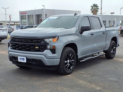Used 2025 Chevrolet Silverado 1500 Custom image 3