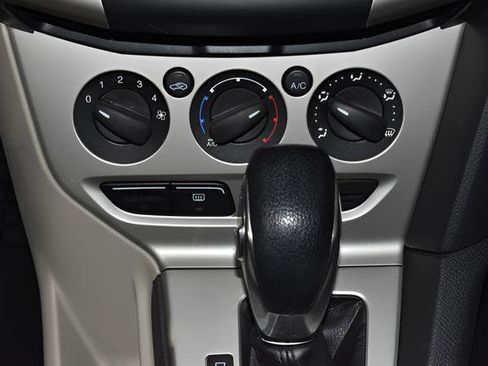 Used 2014 Ford Focus SE FWD image 15