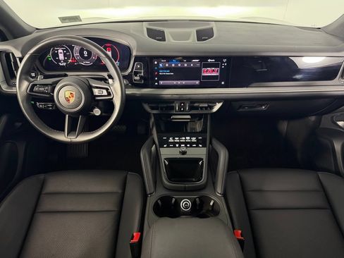 Used 2024 Porsche Cayenne AWD/4WD image 10