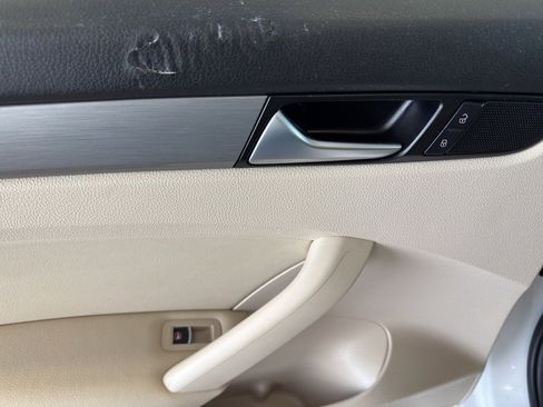 Used 2014 Volkswagen Passat TDI SE image 11