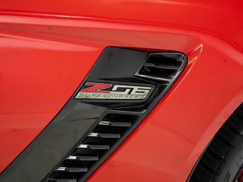 Used 2015 Chevrolet Corvette Z06 w/ 3LZ Preferred Equipment Group image 14