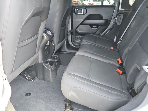 Used 2022 Jeep Wrangler Unlimited Sahara w/ LED Lighting Group AWD/4WD image 24