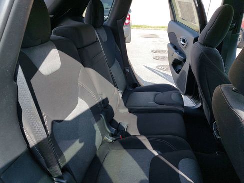 Used 2016 Jeep Cherokee Sport image 11