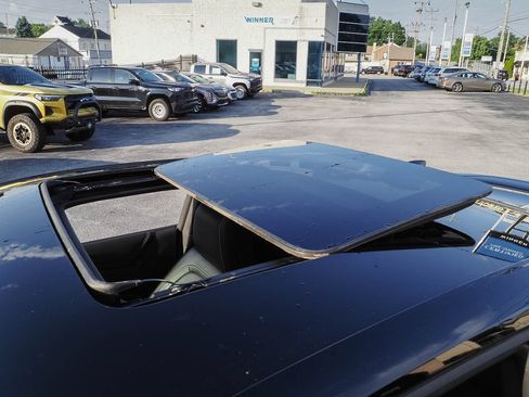 Used 2016 Chevrolet Camaro SS RWD image 10