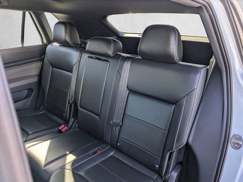 Used 2021 Volkswagen Atlas Cross Sport SEL w/ Luggage Net & Mats Package FWD image 18