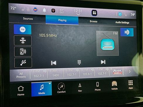 Used 2023 Jeep Grand Cherokee Limited w/ Black Appearance Package image 21