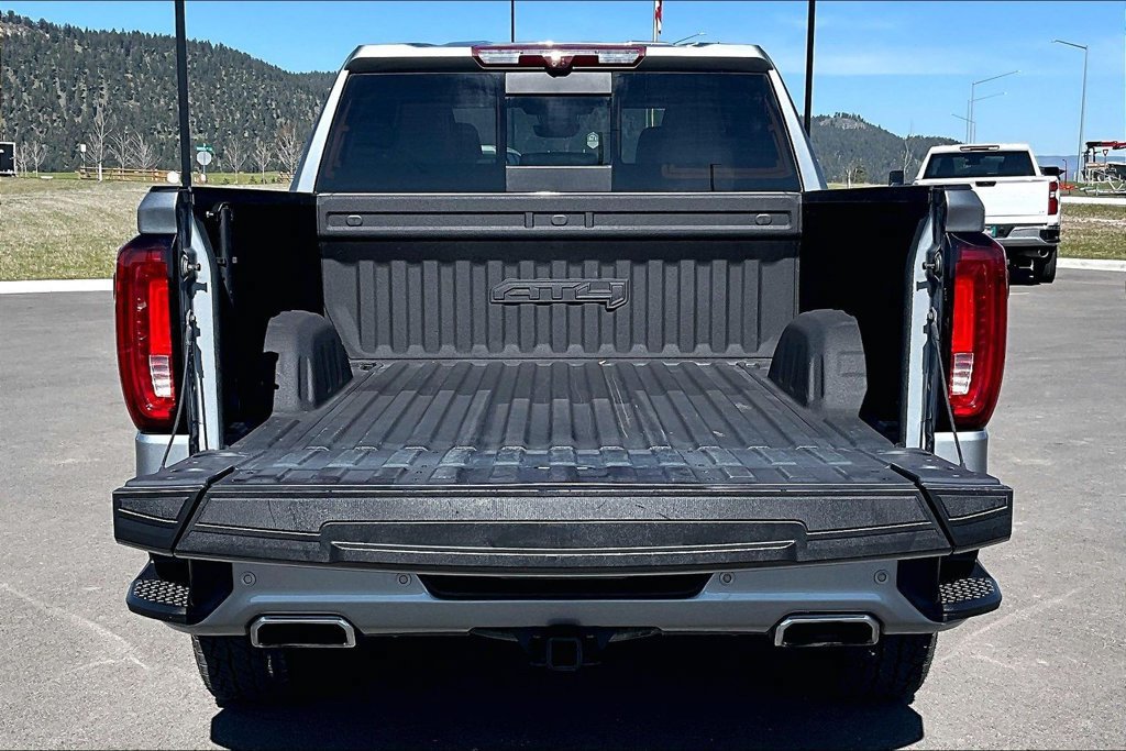 Used 2024 GMC Sierra 1500 AT4 w/ Technology Package AWD/4WD image 18