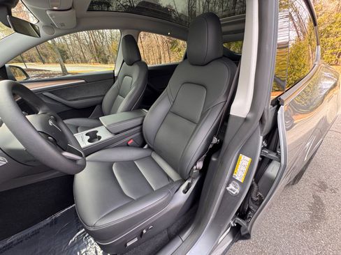 Used 2024 Tesla Model Y Performance image 23