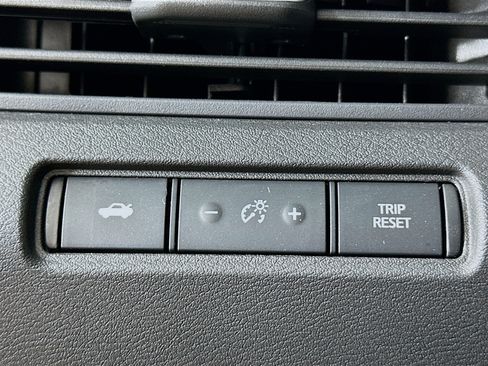 Used 2025 Nissan Altima 2.5 SV FWD image 17