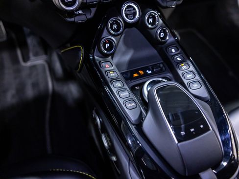 Used 2022 Aston Martin V8 Vantage Coupe RWD image 48