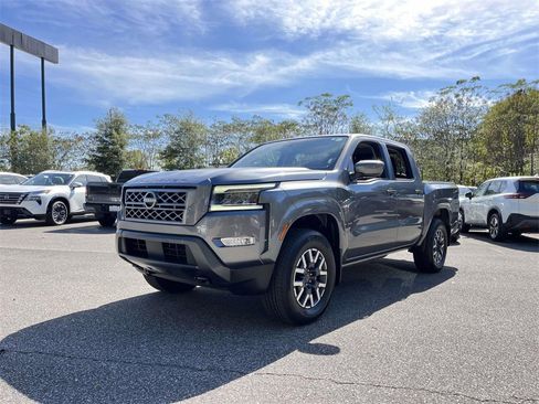 Used 2024 Nissan Frontier SL image 3