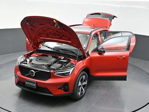 Used 2024 Volvo XC40 B5 Plus w/ Climate Package AWD/4WD image 42