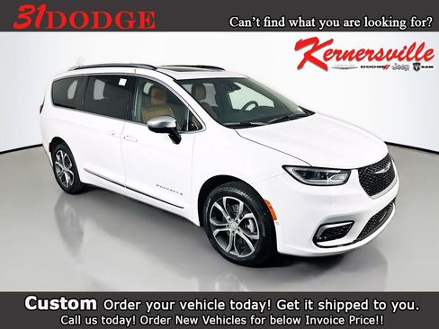 New 2026 Chrysler Pacifica Pinnacle image 1