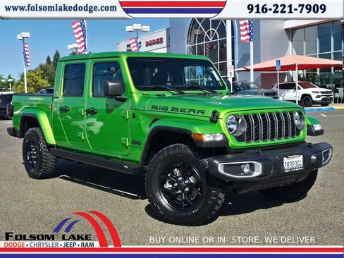 Certified 2025 Jeep Gladiator Sport AWD/4WD image 1