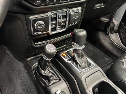Used 2022 Jeep Gladiator Overland w/ Popular Equipment Package AWD/4WD image 16