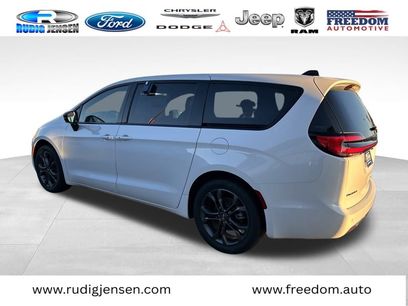 New 2026 Chrysler Pacifica Select