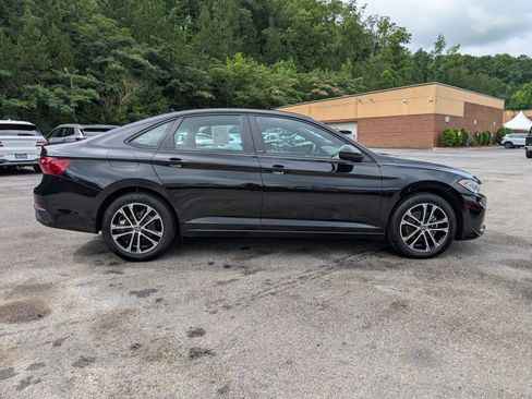 Used 2025 Volkswagen Jetta Sport FWD image 9