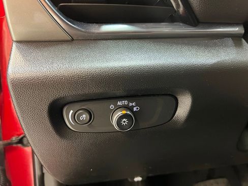 Used 2023 Chevrolet Traverse LT image 17