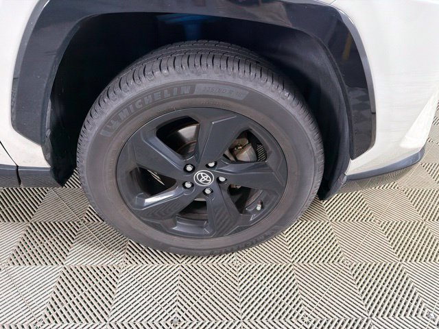 Used 2020 Toyota RAV4 XSE w/ XSE Grade Weather Package AWD/4WD image 17