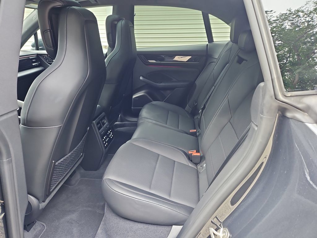 Certified 2026 Porsche Macan 4 Electric AWD/4WD image 37