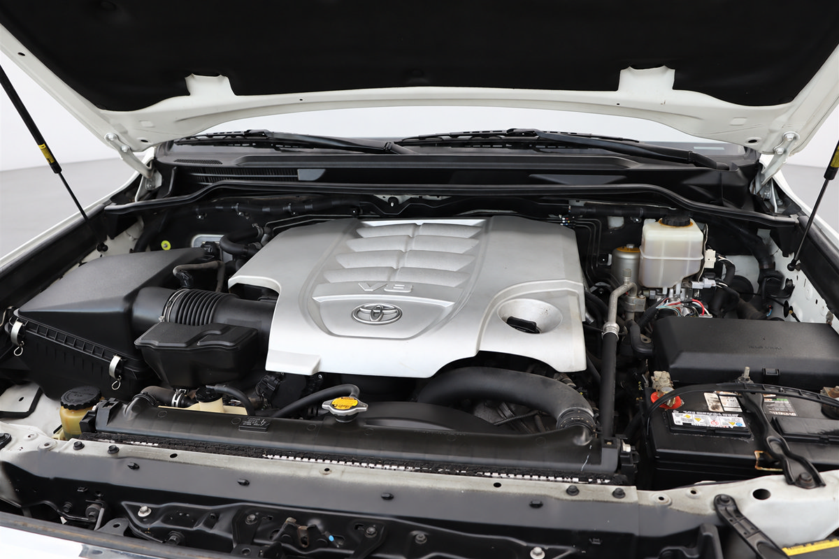 Used 2015 Toyota Land Cruiser AWD/4WD image 43