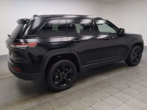 Used 2023 Jeep Grand Cherokee Altitude AWD/4WD image 10