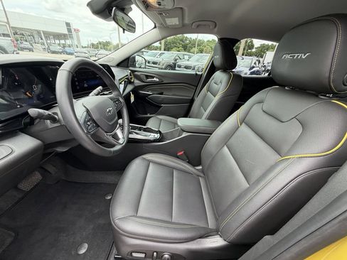 Used 2025 Chevrolet Trax ACTIV FWD image 19