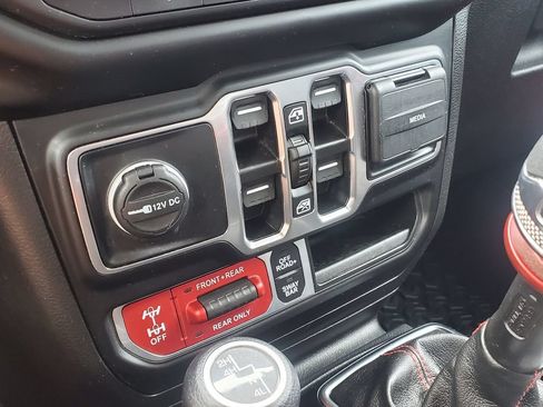Used 2023 Jeep Gladiator Rubicon w/ Cold Weather Group AWD/4WD image 30